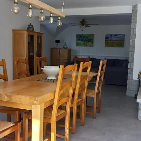 Chez Leon Nyaraló